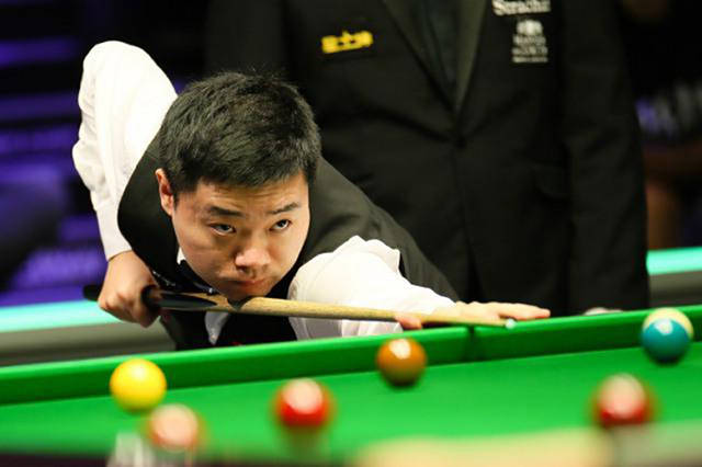 更凸显他的 更凸显他的