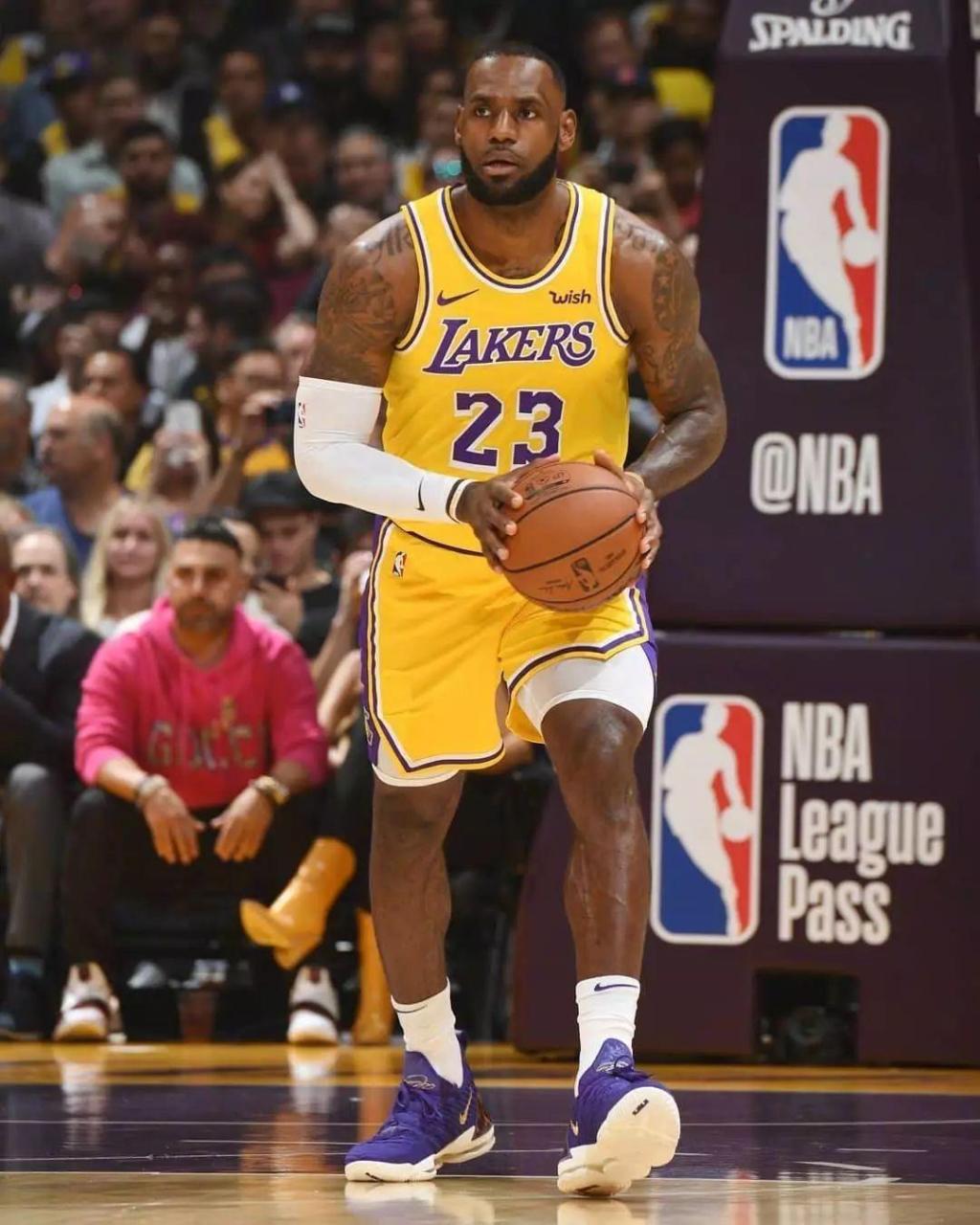 他的外线牵 他的外线牵